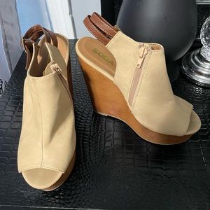 Fall is coming, check out this great wedge shoe